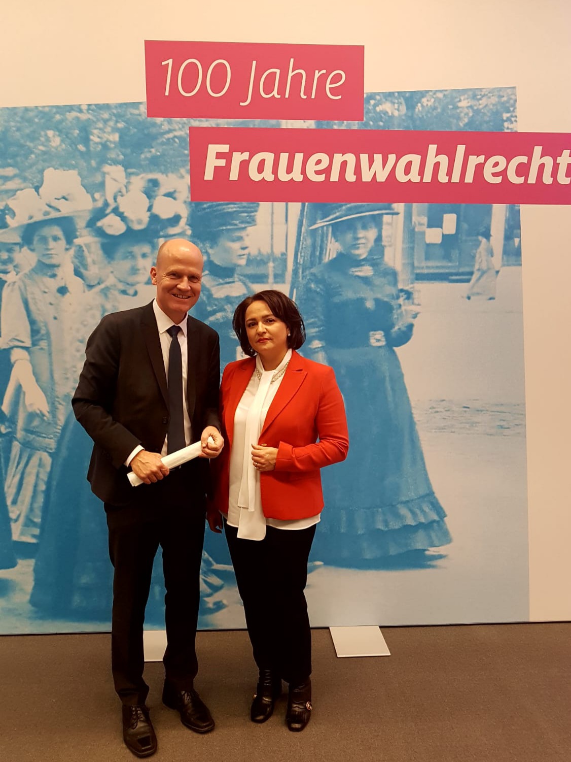 Galina Ortmann mit Ralf Brinkhaus, Vorsitzender der CDU CSU-Fraktion im Bundestag, 100 Jahre Frauenwahlrecht im Bundestag am 28.11.2018